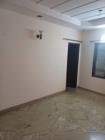 Room in 2.5 BHK Builder Floor at Paschim Vihar – for Rent