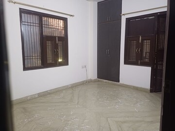 Room in 2.5 BHK Builder Floor at Paschim Vihar – for Rent