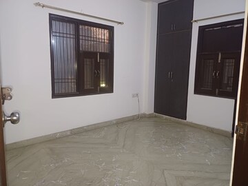 Room in 2.5 BHK Builder Floor at Paschim Vihar – for Rent