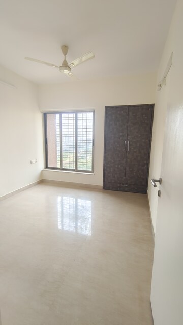 Room in 3 BHK Apartment at Siddhachal Phase 8 Building No. 4 Chs Ltd, Manpada – for Rent