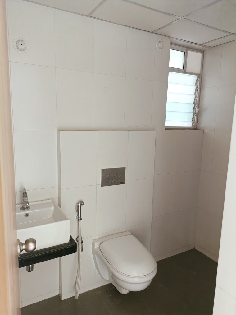 Bathroom, godrej-emerald 2 Bedroom 721 Sq.Ft. Apartment In Ghodbunder Road Thane 8408697