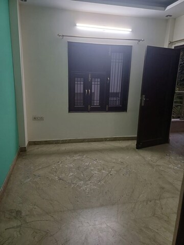 Room in 2.5 BHK Builder Floor at Paschim Vihar – for Rent