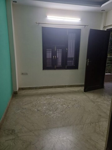 Room in 2.5 BHK Builder Floor at Paschim Vihar – for Rent