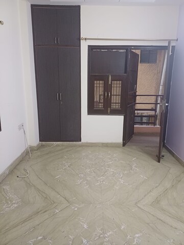 Room in 2.5 BHK Builder Floor at Paschim Vihar – for Rent