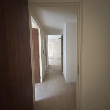 Room in 1.5 BHK Apartment at Lodha Amara, Sandoz Baug – for Rent