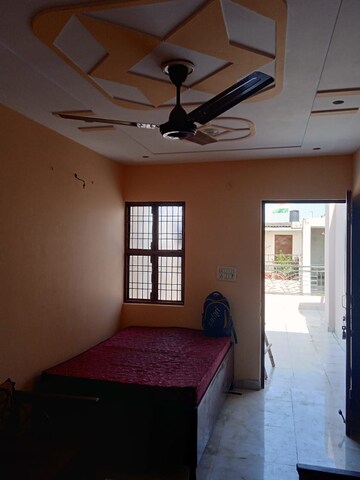 Room in 1 BHK Apartment at Paschim Vihar – for Rent