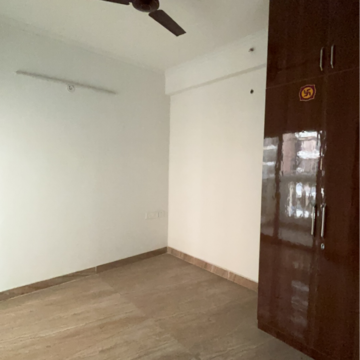 Room in 2 BHK Apartment at Migsun Vilaasa Walk, Eta Ii Greater Noida – for Rent