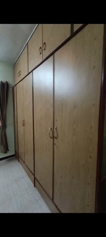 Furnished Amenities in 2 BHK Apartment at Diamond Park, Santacruz East – for Rent