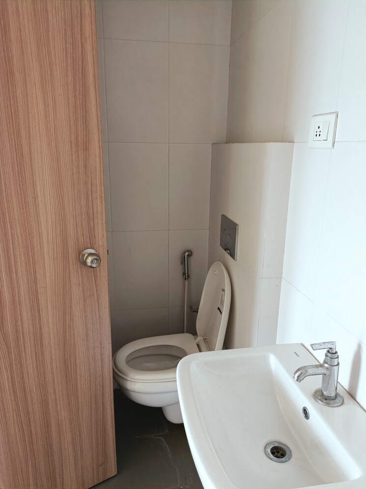 Bathroom, godrej-emerald 2 Bedroom 721 Sq.Ft. Apartment In Ghodbunder Road Thane 8408853