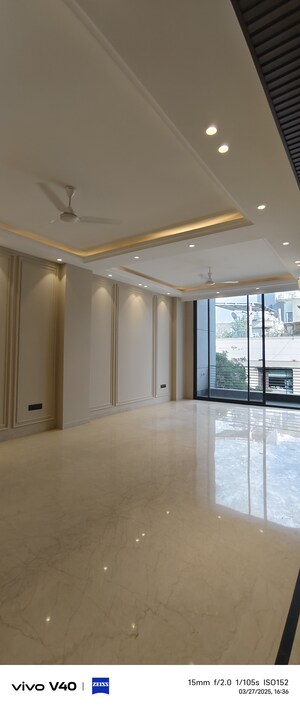 Room in 3 BHK Builder Floor at East Of Kailash – for Sale