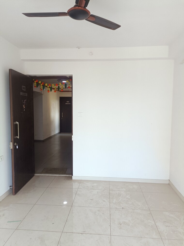 Room, godrej-emerald 1.5 Bedroom 525 Sq.Ft. Apartment In Ghodbunder Road Thane 8408868