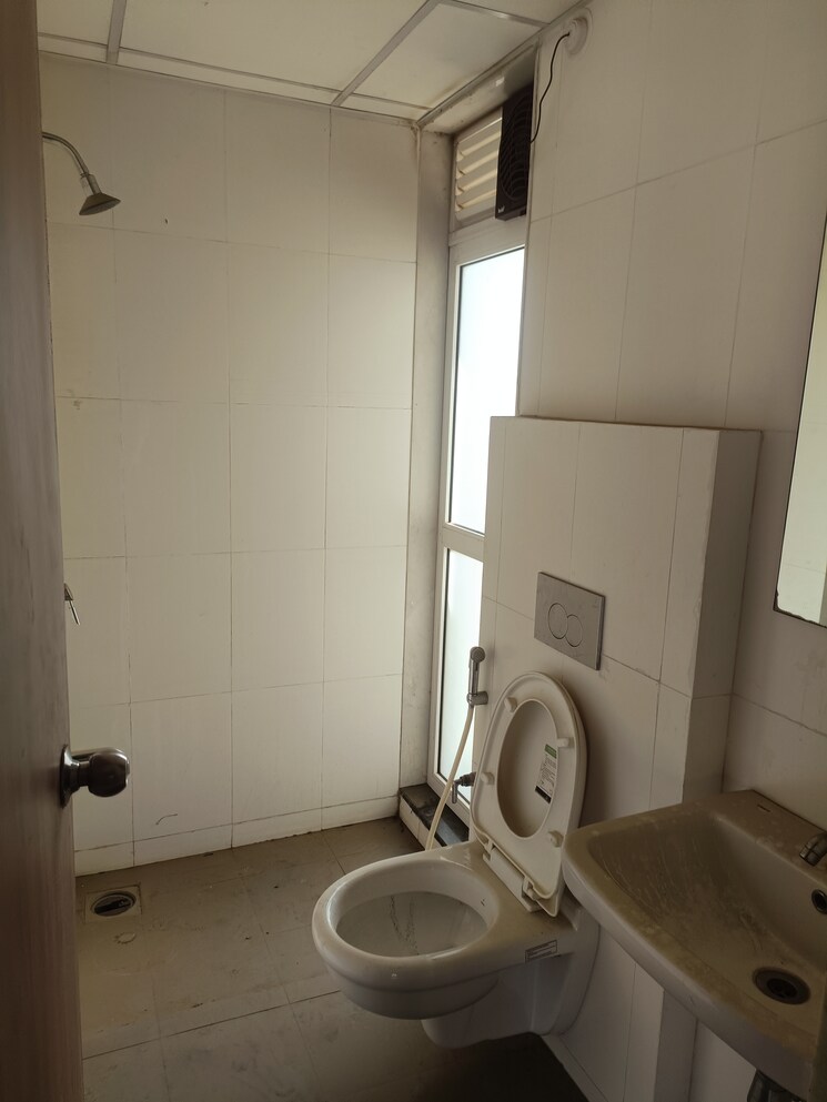 Bathroom, godrej-emerald 1.5 Bedroom 525 Sq.Ft. Apartment In Ghodbunder Road Thane 8408868