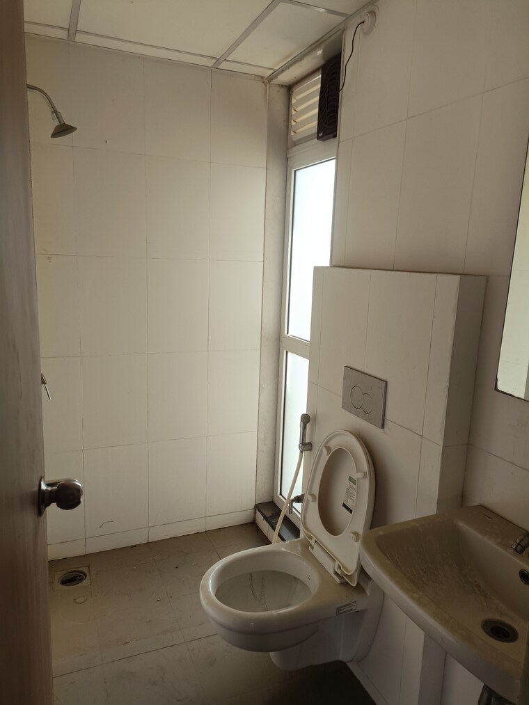 Bathroom, godrej-emerald 1.5 Bedroom 525 Sq.Ft. Apartment In Ghodbunder Road Thane 8408868