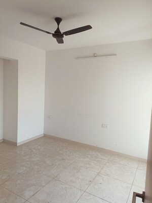 Room in 1.5 BHK Apartment at Godrej Emerald, Ghodbunder Road – for Sale