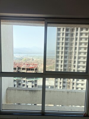 Room in 1.5 BHK Apartment at Godrej Emerald, Ghodbunder Road – for Sale