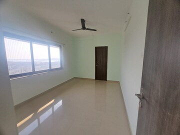 Room in 2 BHK Apartment at Nirmal Lifestyle Zircon, Mulund West – for Rent
