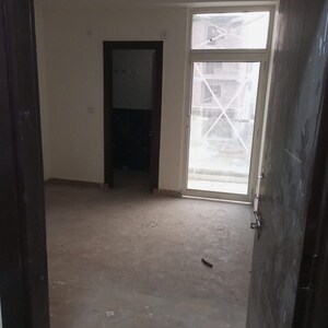 Room in 2 BHK Builder Floor at Sector 73 – for Sale