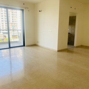 Room in 3 BHK Apartment at Godrej Oasis, Sector 88a – for Rent