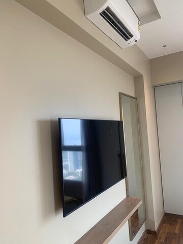 Room in 3 BHK Apartment at Piramal Vaikunth, Balkum Pada – for Rent