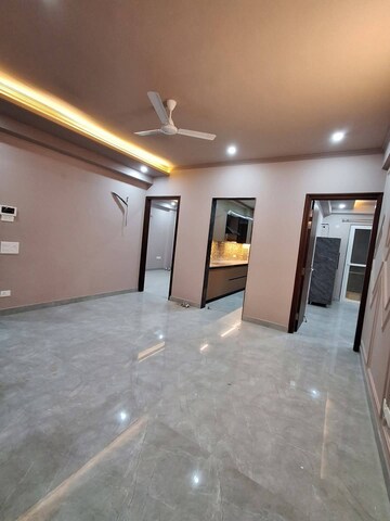 Room in 3 BHK Builder Floor at Sector 21 – for Rent