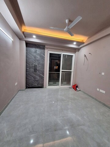 Room in 3 BHK Builder Floor at Sector 21 – for Rent
