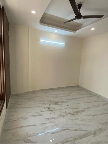 Room in 2 BHK Builder Floor at Paryavaran Complex – for Rent