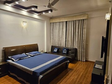 Bedroom in 4 BHK Builder Floor at Sector 21 – for Rent