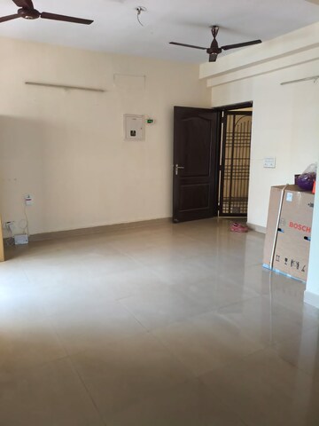 Room in 3 BHK Apartment at Gardenia Golf City, Sector 75 – for Rent