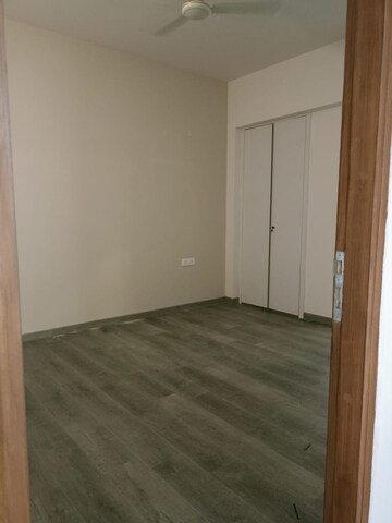 Room in 4 BHK Apartment at Supertech Cape Town, Sector 74 – for Rent