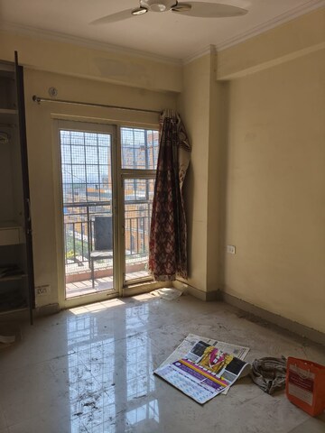 Room in 2 BHK Apartment at Gardenia Golf City, Sector 75 – for Rent