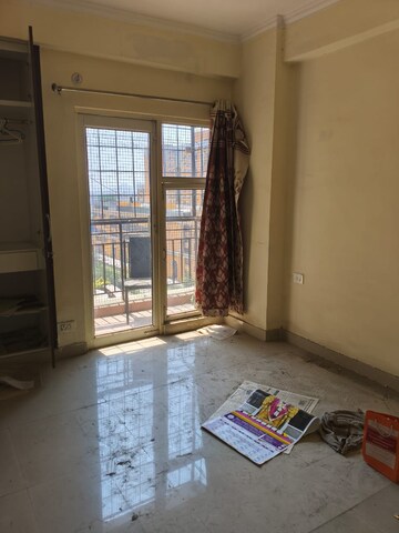 Room in 2 BHK Apartment at Gardenia Golf City, Sector 75 – for Rent