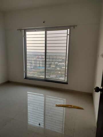 Room in 3 BHK Apartment at Goel Ganga Altus, Kharadi – for Rent
