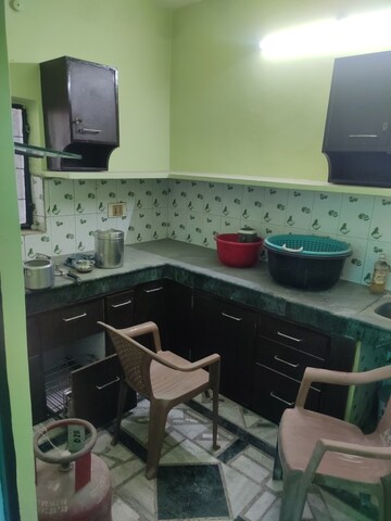 Master Bedroom in 2 BHK Independent House at Jankipuram Extension – for Rent
