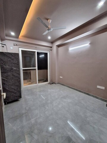 Room in 3 BHK Builder Floor at Sector 22 – for Rent