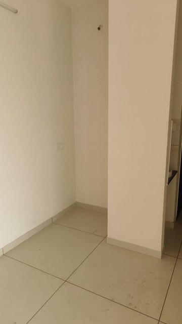 Room in 2 BHK Apartment at Yashwin Orrizonte, Kharadi – for Rent