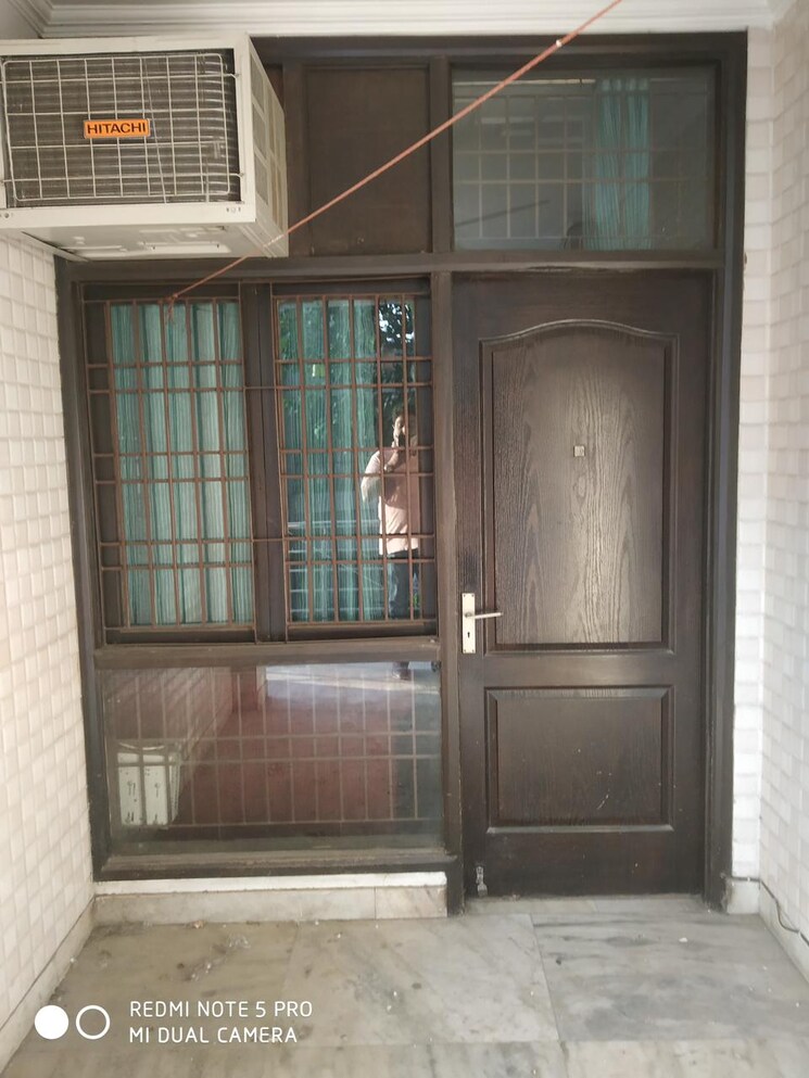 Room, greater kailash ii 4 Bedroom 300 Sq.Mt. Builder Floor In Greater Kailash ii Delhi 8409042