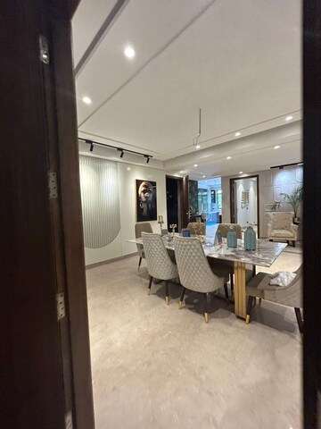 Parking in 4 BHK Builder Floor at Green Park Extension – for Sale