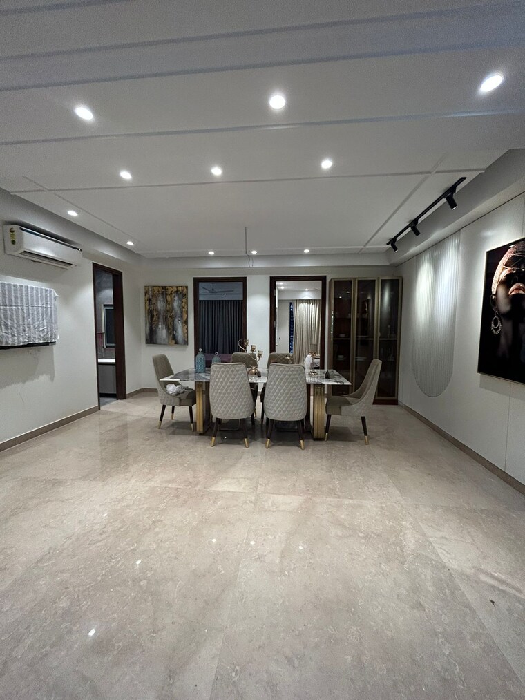  Parking, green park extension 4 Bedroom 311 Sq.Yd. Builder Floor In Green Park Extension Delhi 8409066