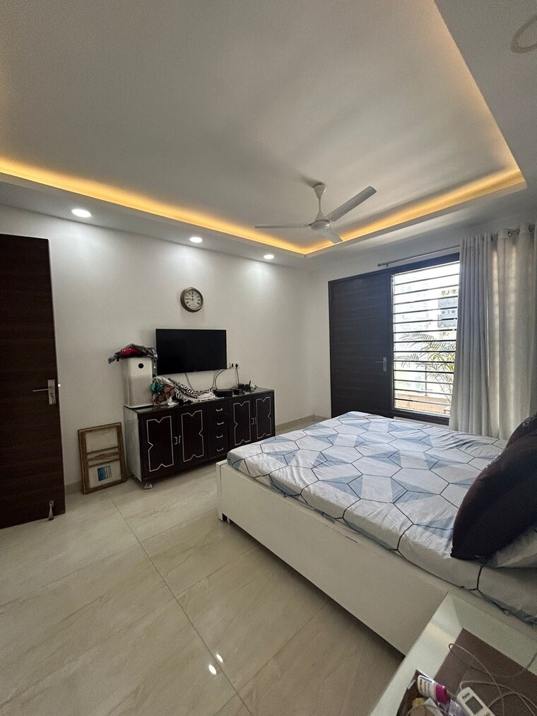 Bedroom, defence colony 4 Bedroom 400 Sq.Yd. Builder Floor In Defence Colony Delhi 8409170