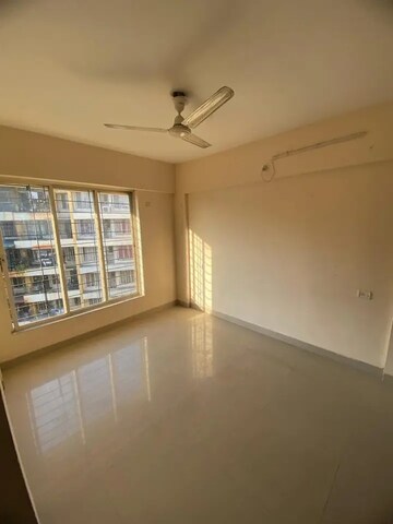 Study Room in 1.5 BHK Apartment at Runwal Euphoria, Kondhwa – for Rent