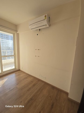 Room in 4 BHK Apartment at The 3C Lotus Panache, Sector 110 – for Rent