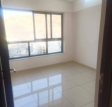 Room in 2 BHK Apartment at Shapoorji Pallonji Vicinia, Powai – for Rent