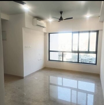 Room in 2 BHK Apartment at Shapoorji Pallonji Vicinia, Powai – for Rent