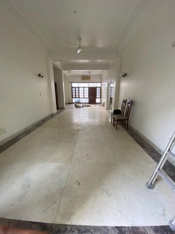 Room in 3 BHK Builder Floor at Safdarjang Enclave – for Rent