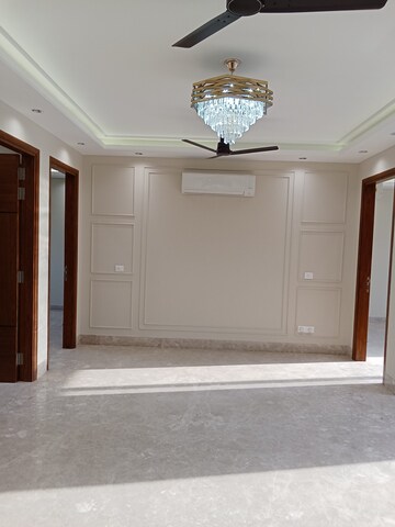 Room in 3 BHK Builder Floor at Safdarjang Enclave – for Sale
