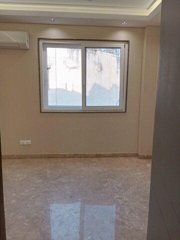 Room in 3 BHK Builder Floor at Safdarjang Enclave – for Sale