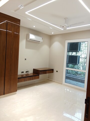 Room in 3 BHK Builder Floor at Safdarjung Enclave – for Sale