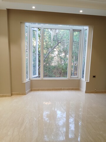 Room in 3 BHK Builder Floor at Safdarjung Enclave – for Sale