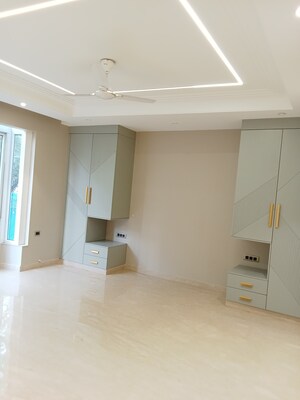 Room in 3 BHK Builder Floor at Safdarjung Enclave – for Sale