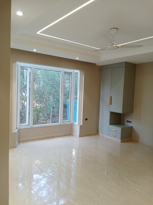 Room in 3 BHK Builder Floor at Safdarjung Enclave – for Sale